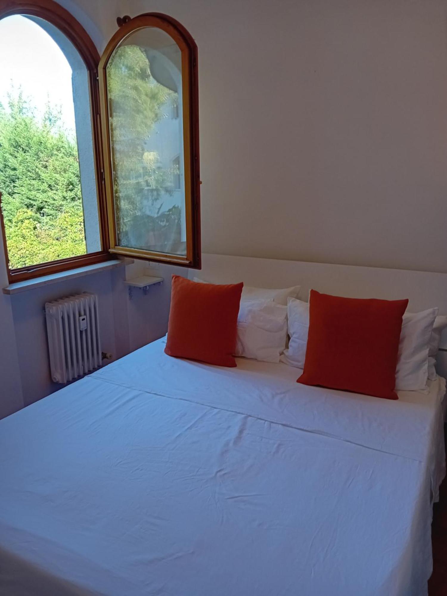 Il Glicine Sul Garda Appartamento Turistico ペスキエーラ・デル・ガルダ エクステリア 写真